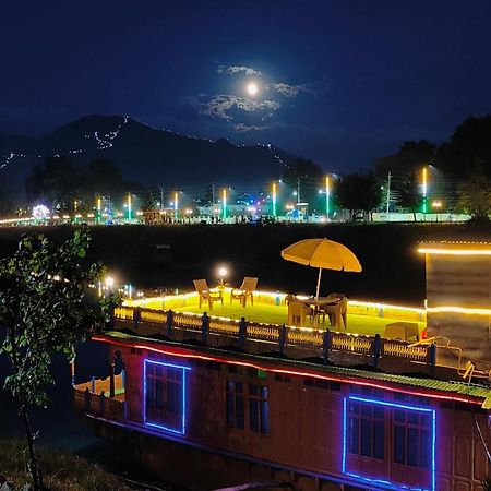Houseboat Karima Palace Srinagar  Bagian luar foto