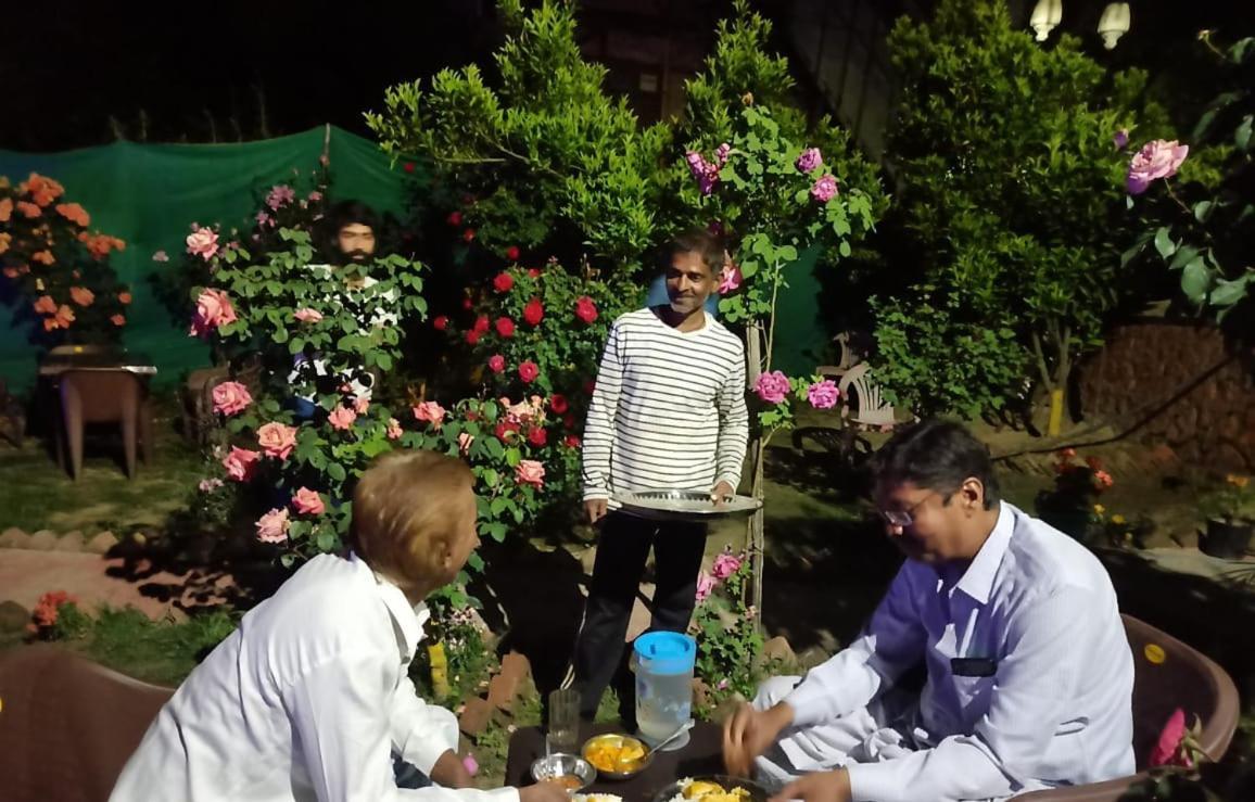 Houseboat Karima Palace Srinagar  Bagian luar foto