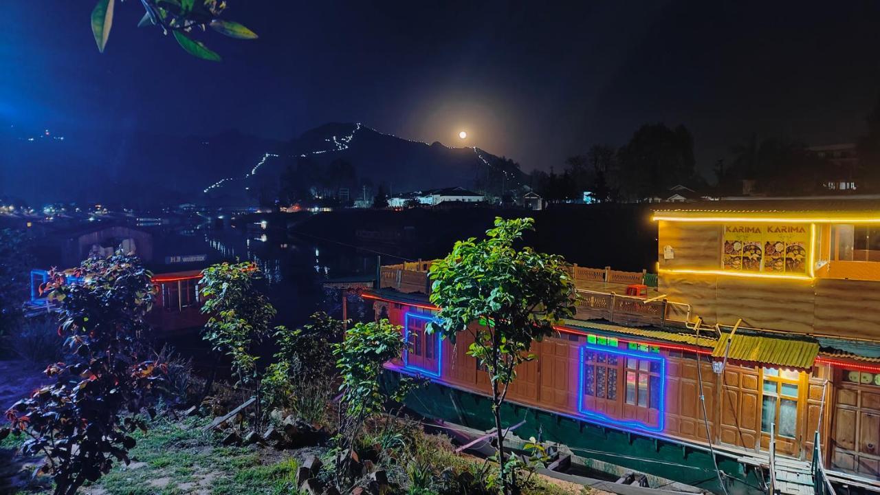 Houseboat Karima Palace Srinagar  Bagian luar foto