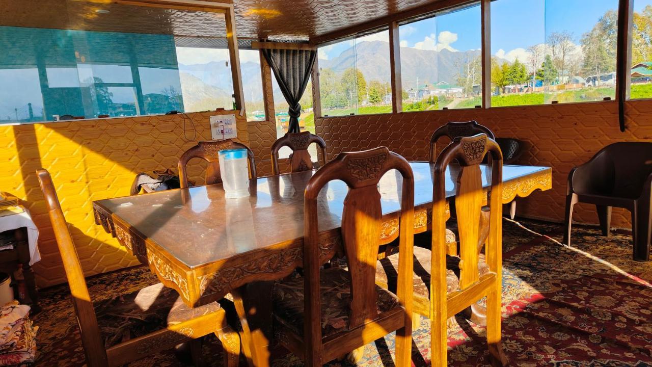 Houseboat Karima Palace Srinagar  Bagian luar foto