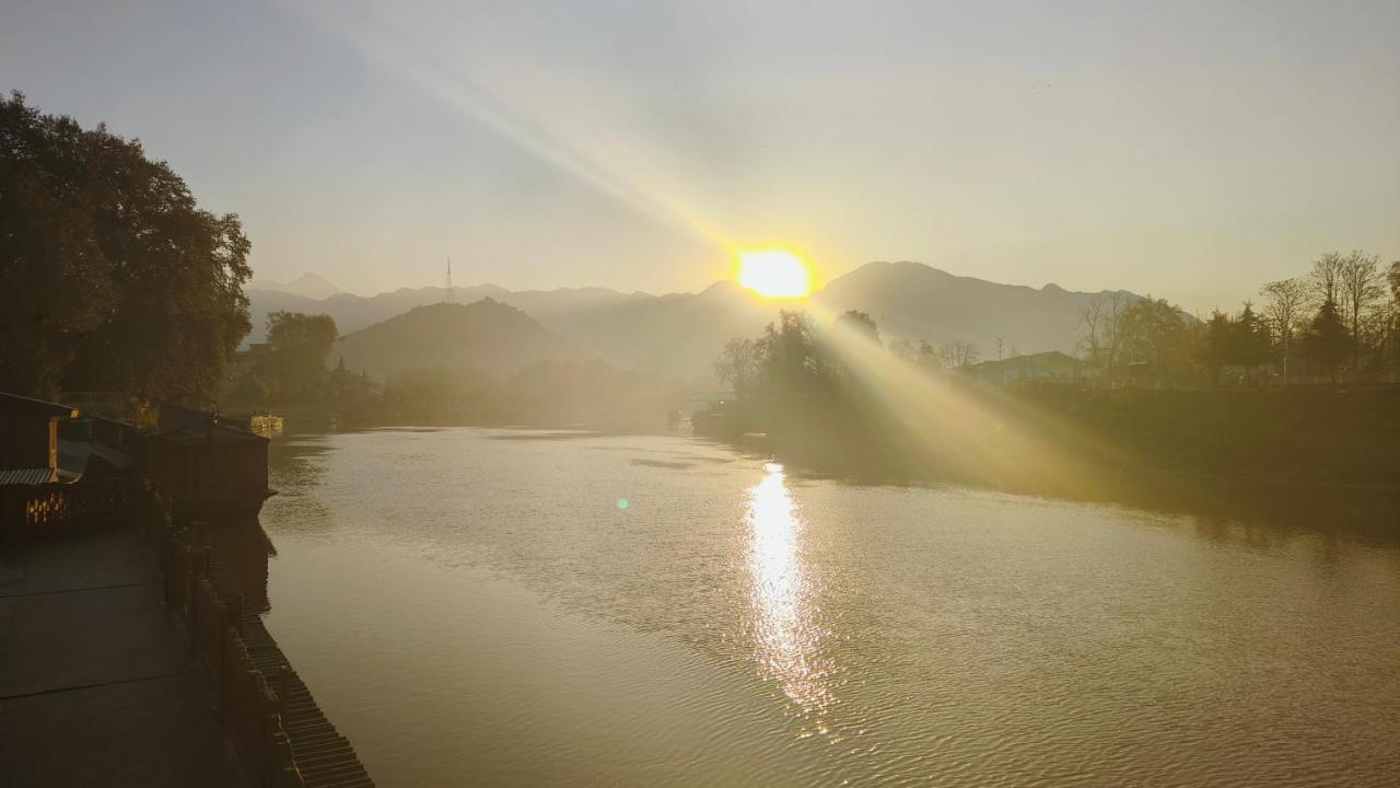 Houseboat Karima Palace Srinagar  Bagian luar foto