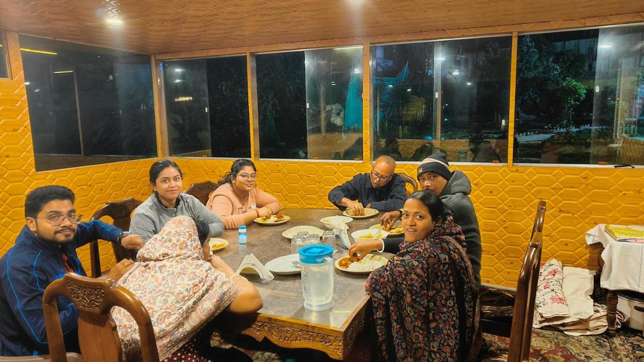 Houseboat Karima Palace Srinagar  Bagian luar foto