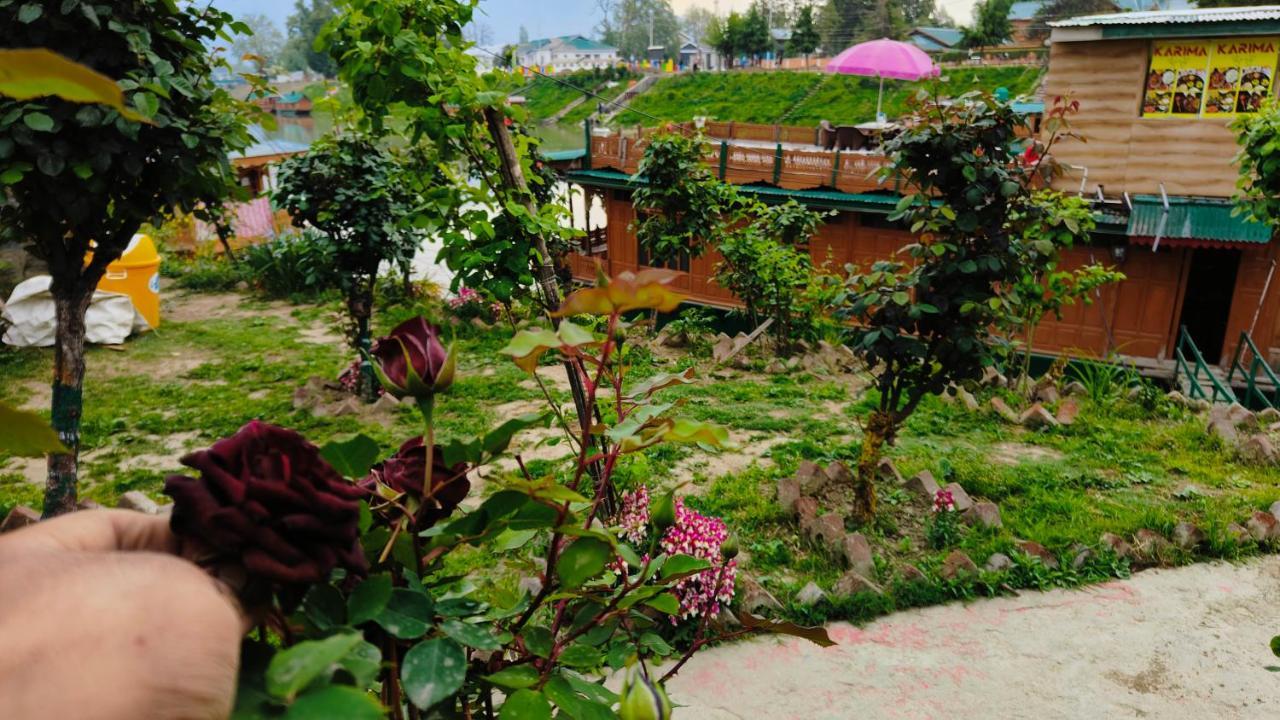 Houseboat Karima Palace Srinagar  Bagian luar foto