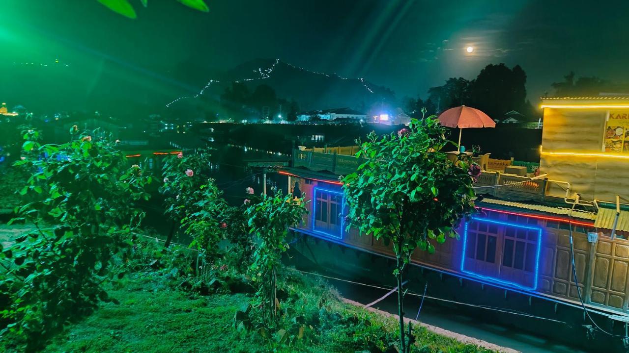 Houseboat Karima Palace Srinagar  Bagian luar foto