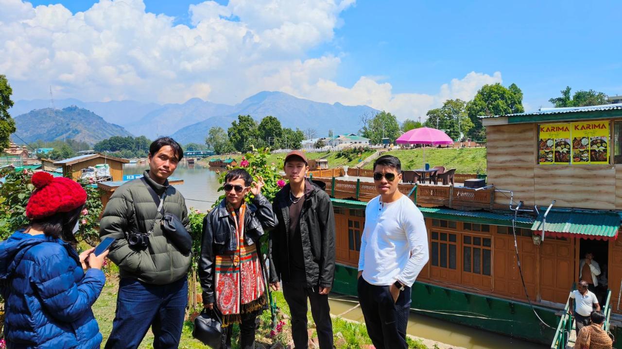 Houseboat Karima Palace Srinagar  Bagian luar foto