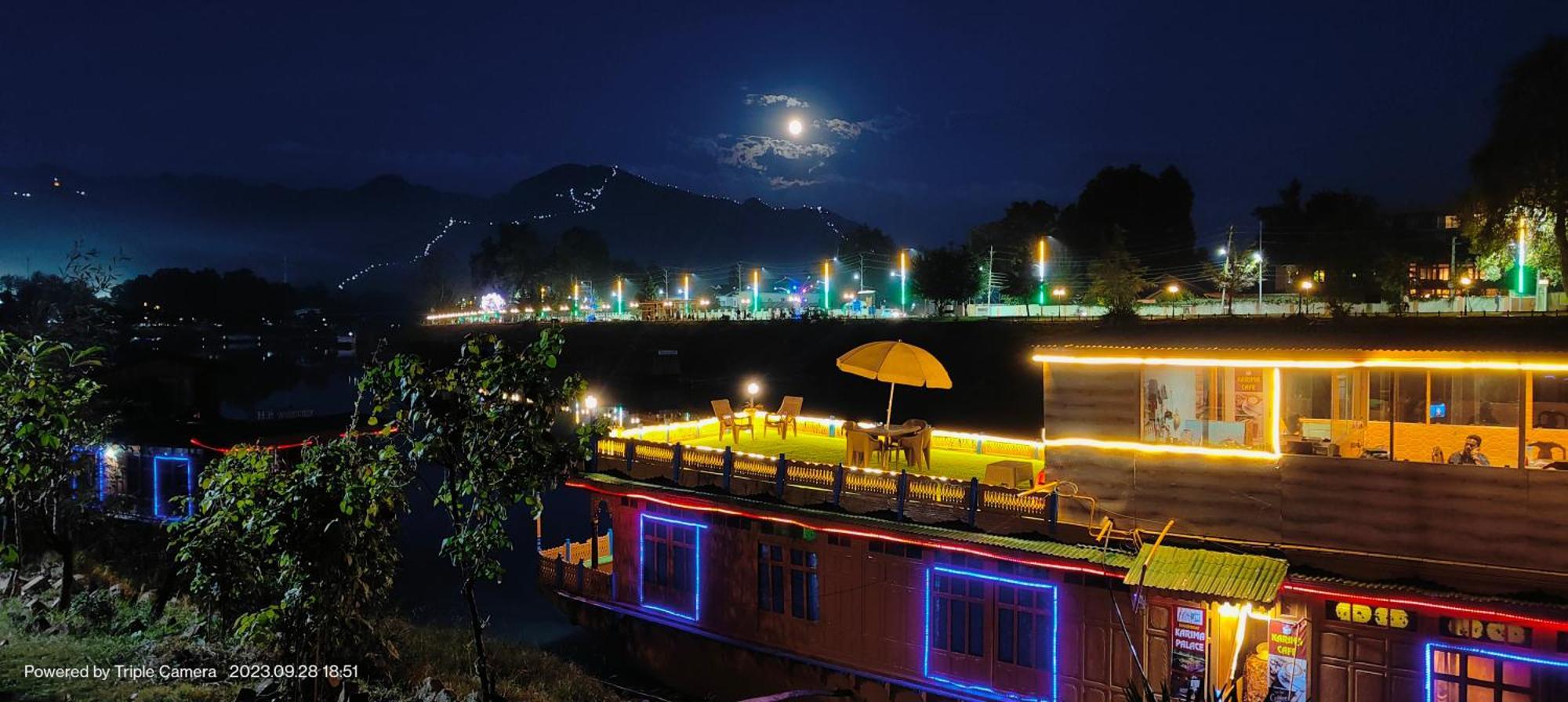 Houseboat Karima Palace Srinagar  Bagian luar foto