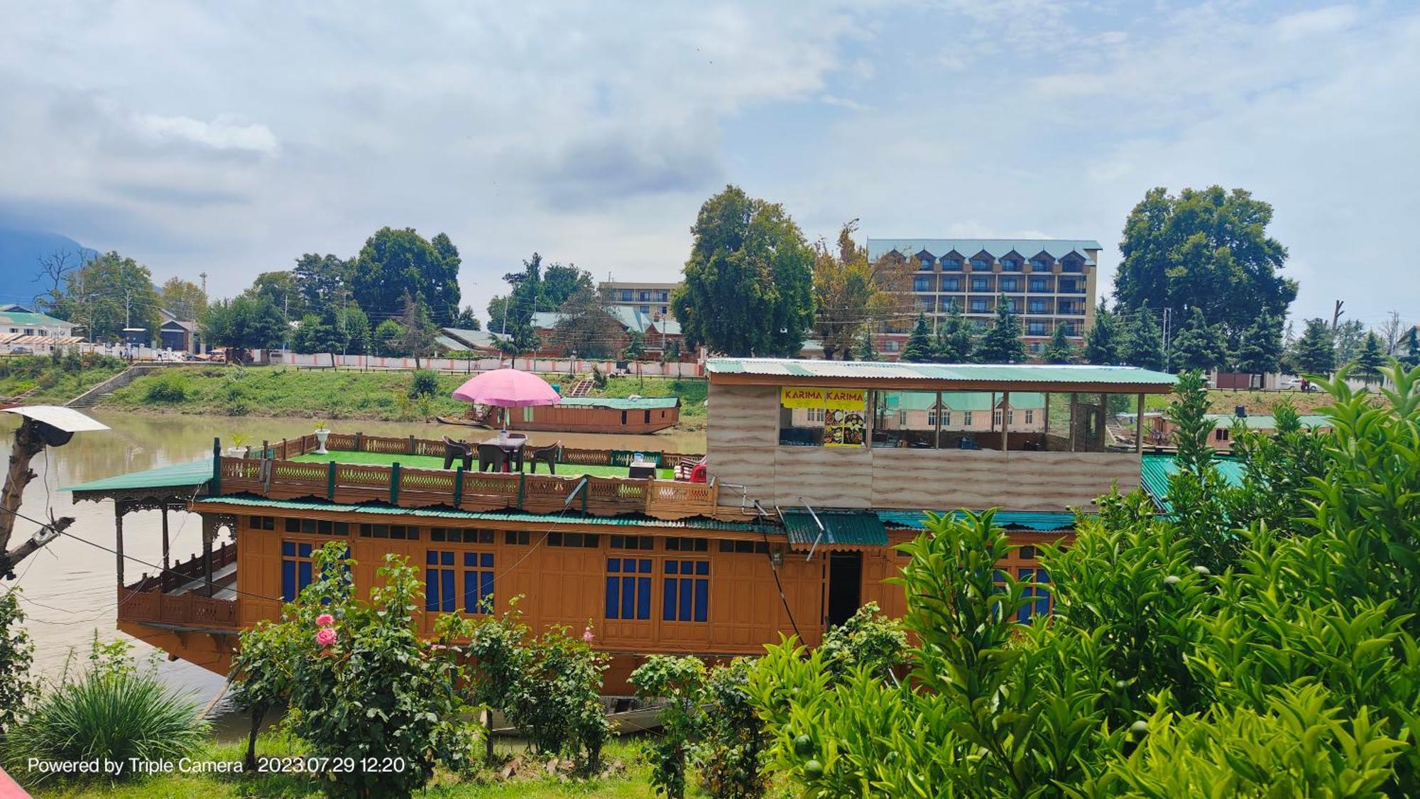 Houseboat Karima Palace Srinagar  Bagian luar foto