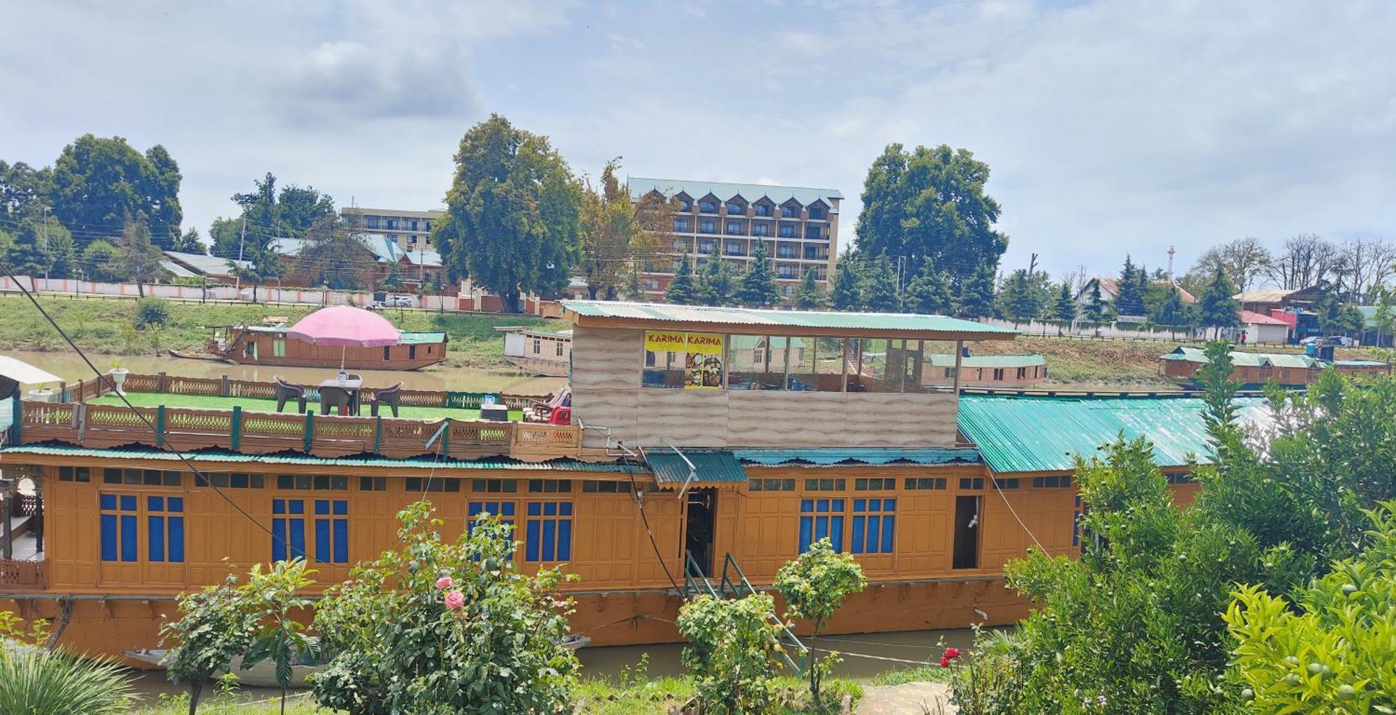 Houseboat Karima Palace Srinagar  Bagian luar foto