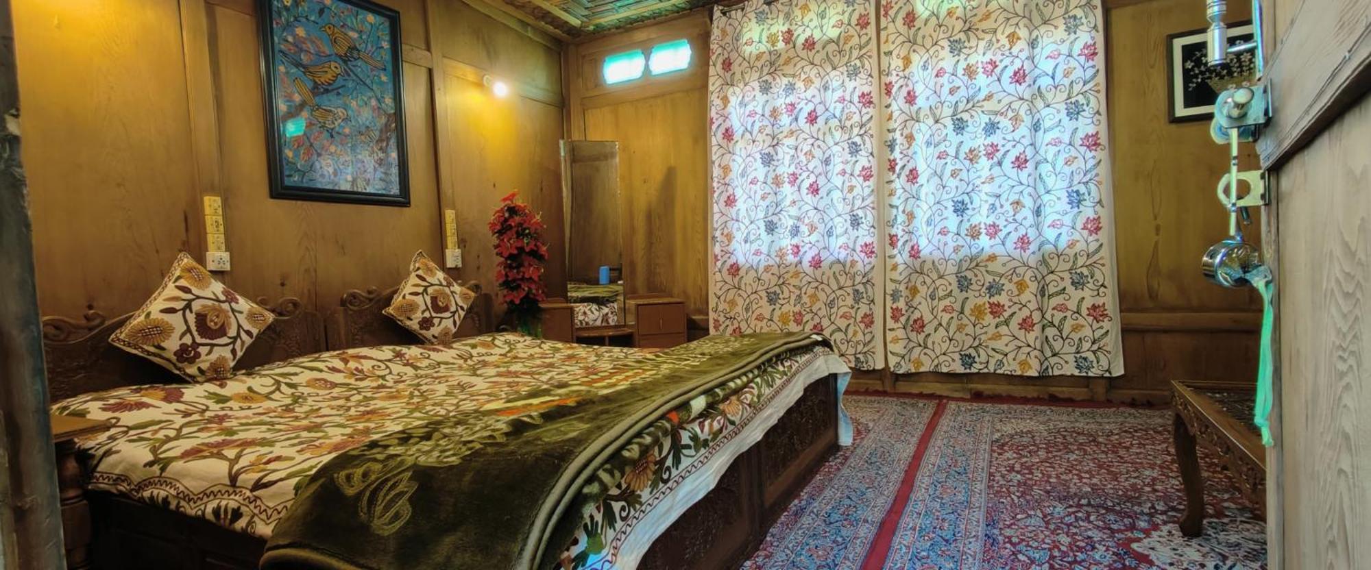 Houseboat Karima Palace Srinagar  Bagian luar foto