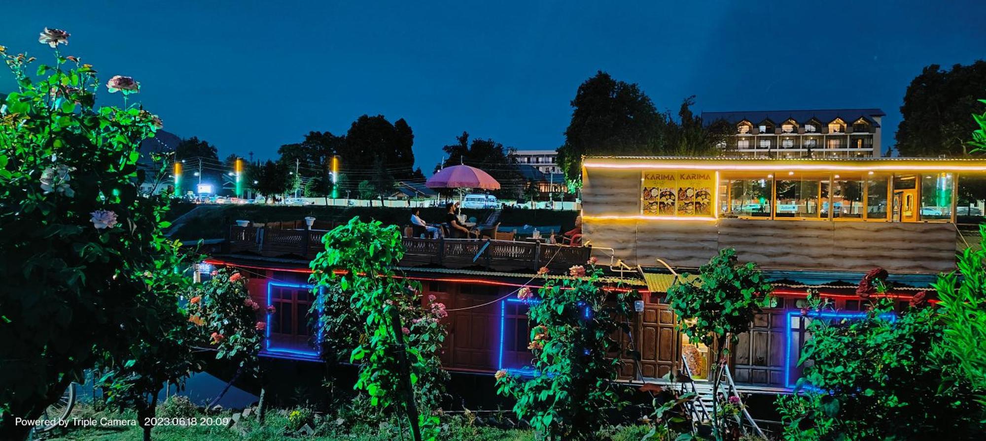 Houseboat Karima Palace Srinagar  Bagian luar foto