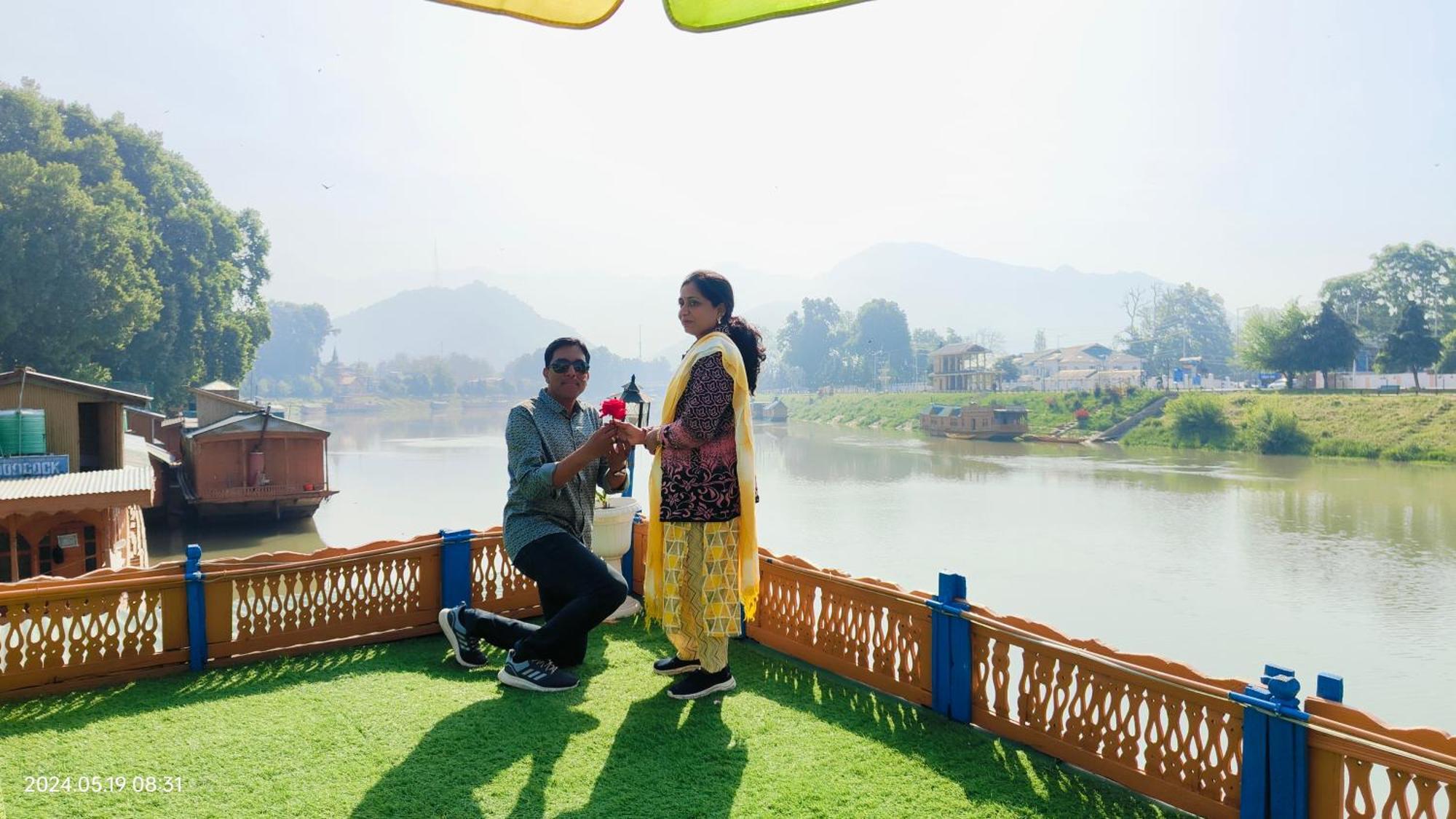 Houseboat Karima Palace Srinagar  Bagian luar foto