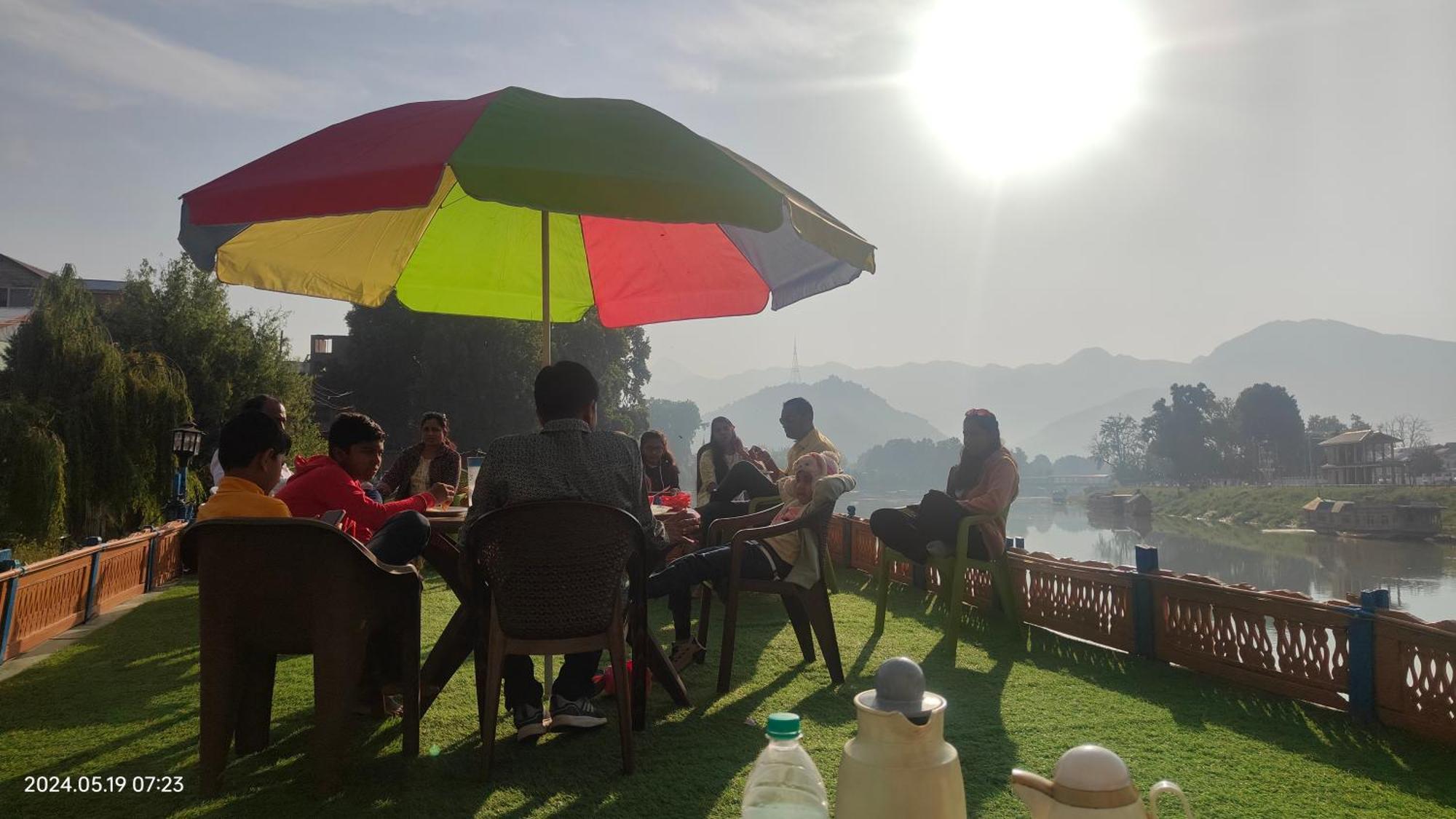 Houseboat Karima Palace Srinagar  Bagian luar foto