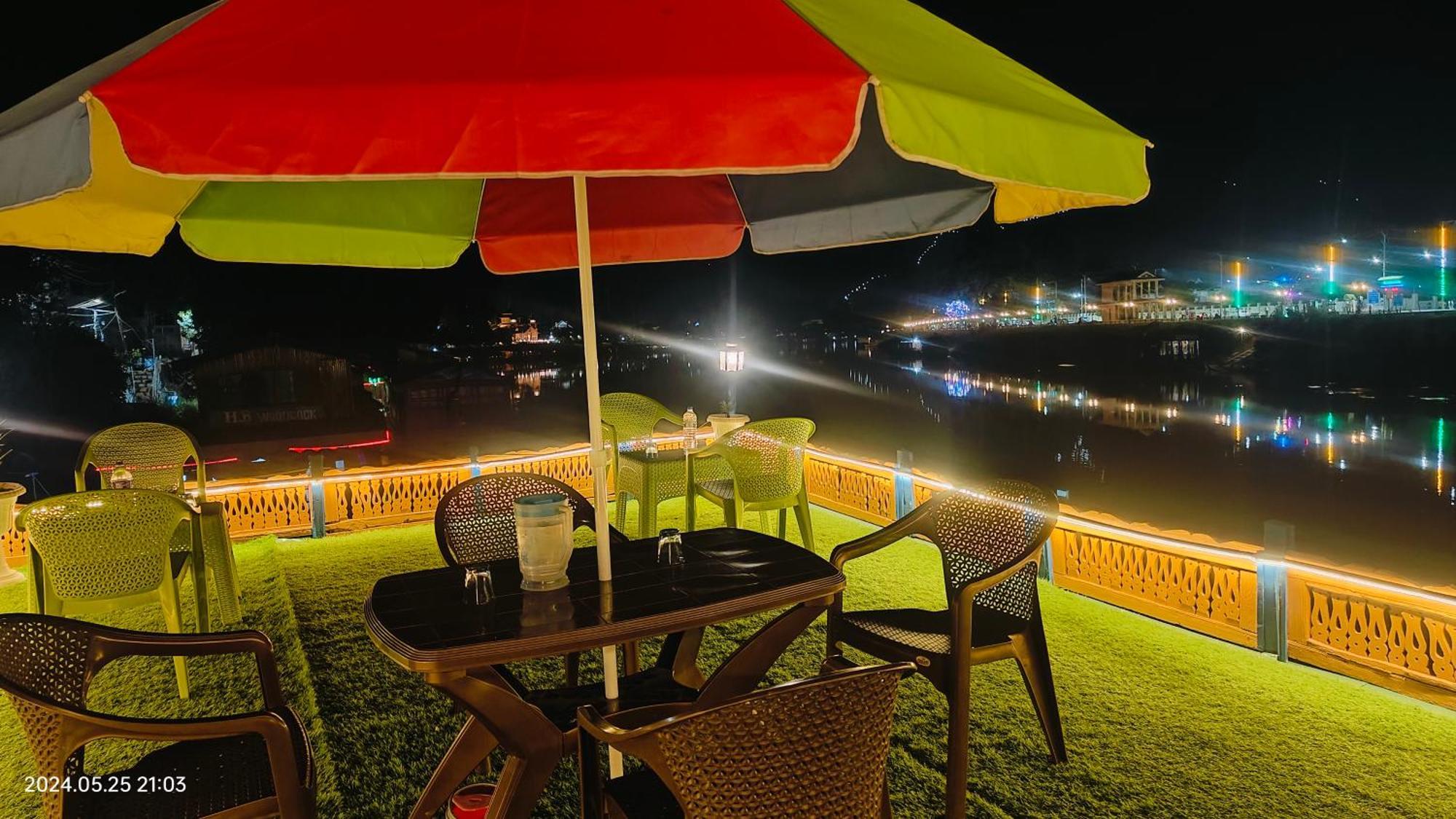 Houseboat Karima Palace Srinagar  Bagian luar foto
