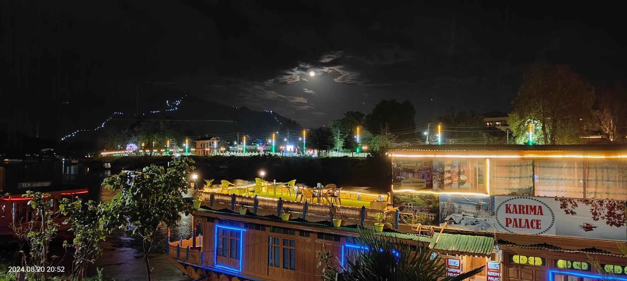 Houseboat Karima Palace Srinagar  Bagian luar foto